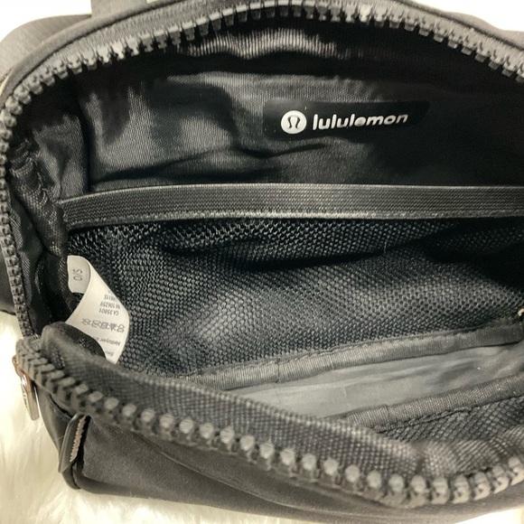 Lululemon Everywhere Belt Bag - Picture 9 of 13